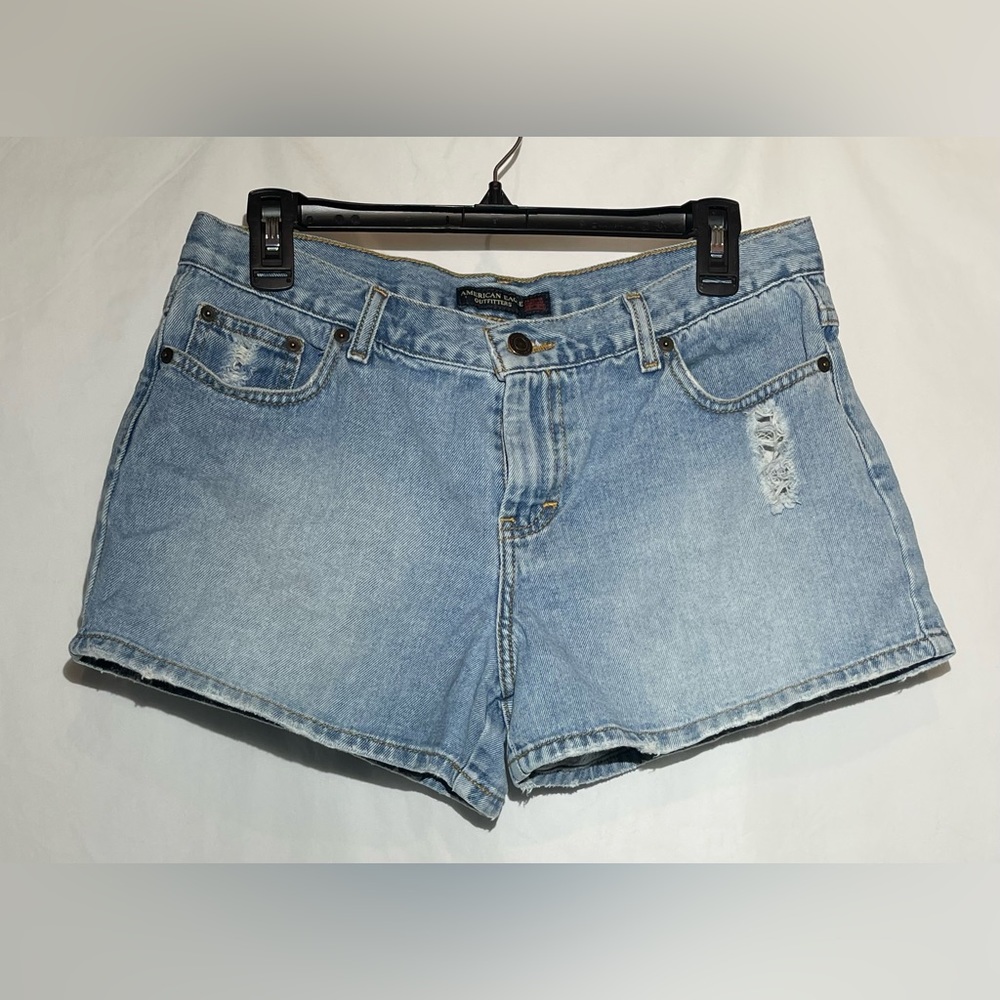 American Eagle ladies/juniors distressed denim shorts. Size 10.